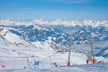 卡普伦，kitzsteinhorn 冰川的滑雪胜地。奥地利