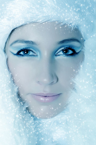 冬季女孩与美丽的化妆，银手套和雪片状 蓝色背