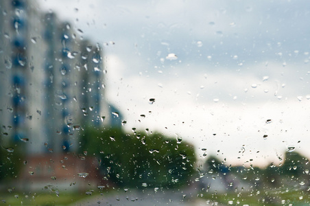 在玻璃上的雨