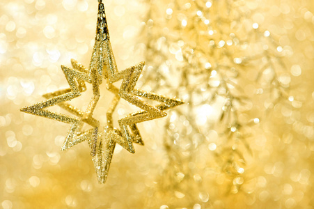 金色闪亮的明星。圣诞装饰