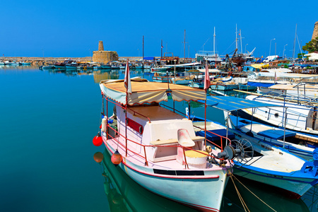 小游艇船坞和凯里尼亚城堡 16 世纪，北塞浦路斯