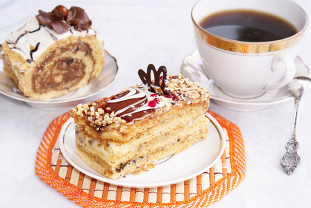 橙色蛋糕和咖啡图片