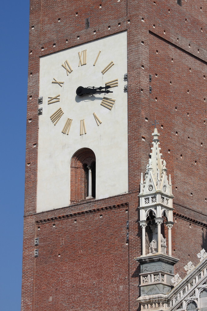 市中心的米兰大教堂,意大利钟楼