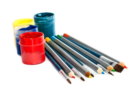 水粉 画笔和水彩铅笔