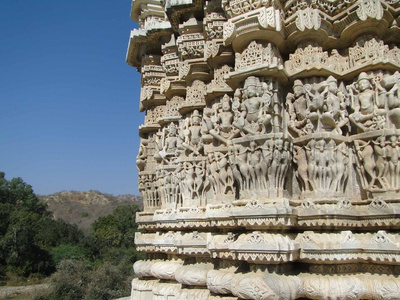 太阳神首陀罗的神圣战车两匹马照片