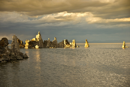 tufa 石灰岩日落时