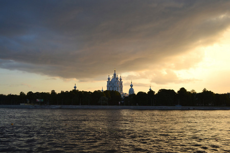 在日落，圣彼得堡涅瓦河