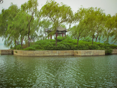 中国桥梁在夏天宫湖