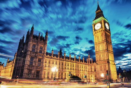大笨钟和在晚上，伦敦，英国议会的房子