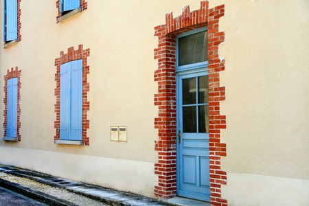 门和窗户带村，勃艮第，弗兰在蓝色百叶窗