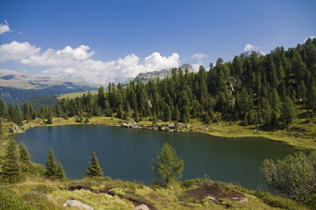 高山湖