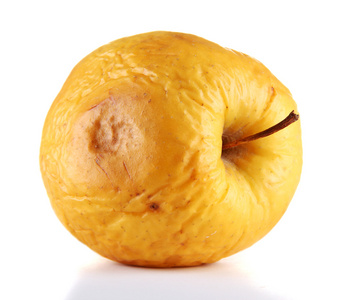黄色苹果作为问题皮肤的概念，在白色隔离