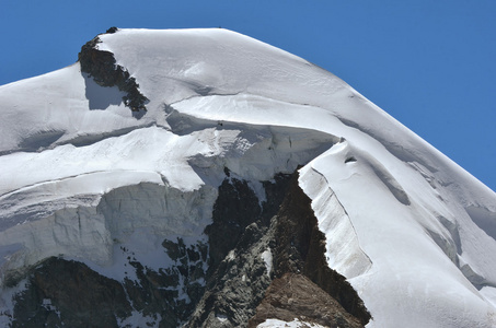 阿拉林峰