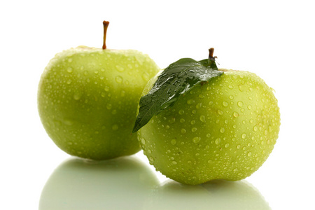 成熟的绿色苹果上白色隔离