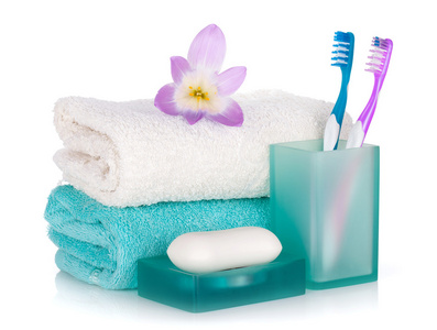 牙刷 肥皂 两个毛巾和花
