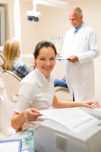 牙科助理准备病人个人文档