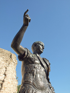 皇帝 trajan 雕像