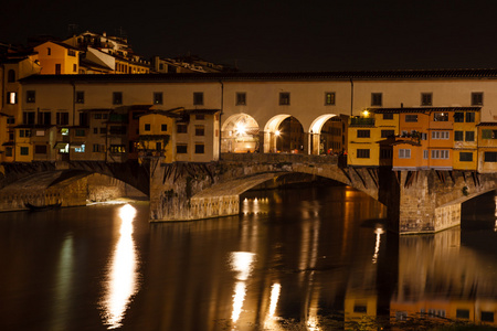 韦奇奥桥 老桥，在佛罗伦萨，意大利的夜景