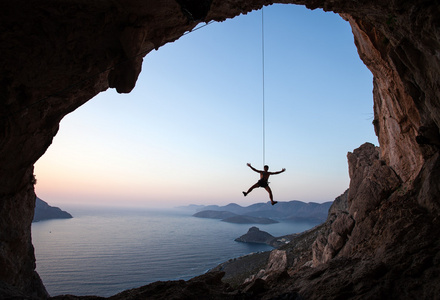 攀岩在日落 胡志明市岛 希腊