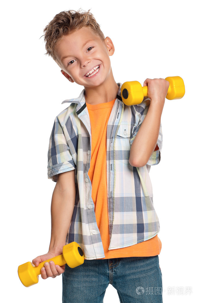 哑铃的小男孩