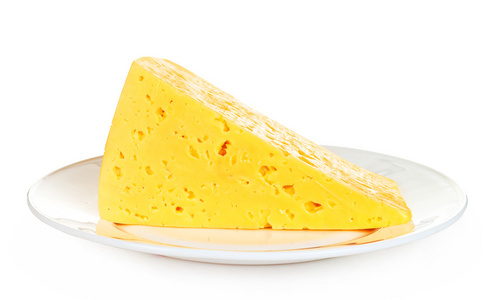 在白色背景上隔离板上奶酪片