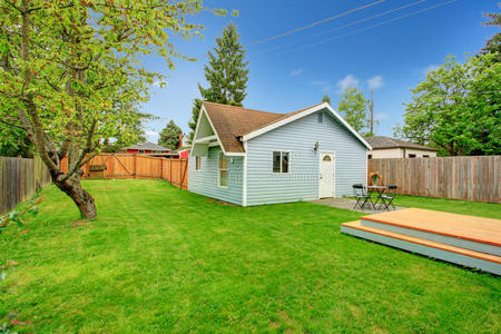 别墅小庭院图片