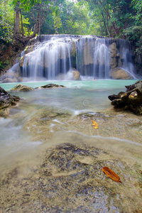 伊拉旺国家公园瀑布
