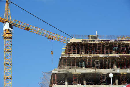 某建筑工地建筑塔式起重机