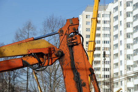 某建筑工地建筑塔式起重机