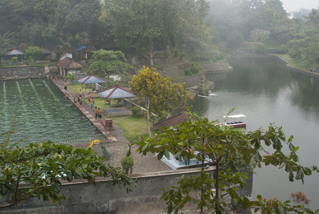 龙目岛湖