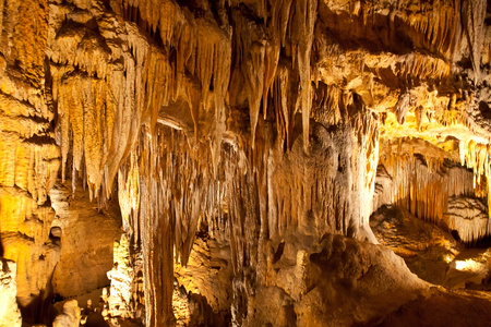 洞穴钟乳石和石笋的形成石灰岩溶洞