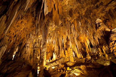 洞穴钟乳石和石笋的形成石灰岩溶洞