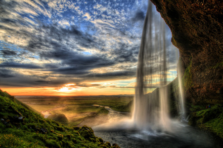 在 hdr，冰岛日落时 seljalandfoss 瀑布