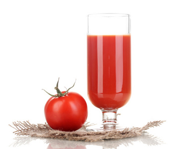 番茄汁在玻璃上白色隔离