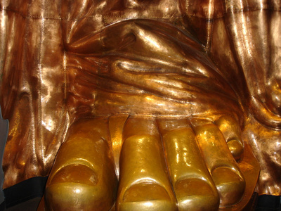 在博物馆的自由女神像的脚