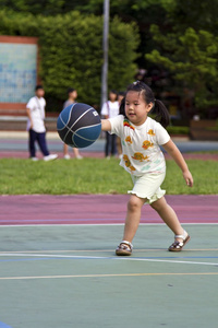 行使与篮球小可爱的女孩