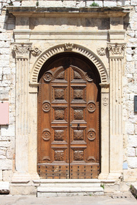 中世纪前门