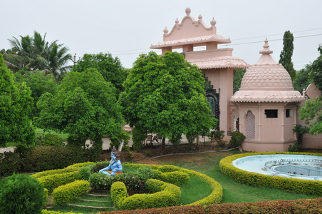 印度教主奎师那在海得拉巴，印度 Shree Swaminarayan Gurukul 的雕像