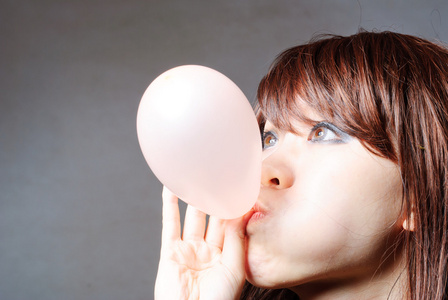 吹气球图片