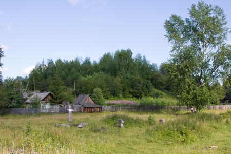 木房子是在一个村庄里