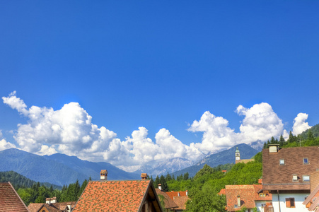 在夏天的山村