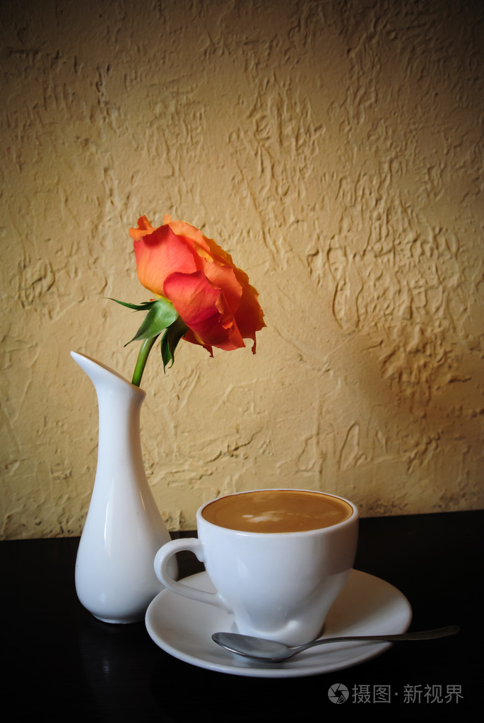 静物一朵玫瑰和一杯咖啡
