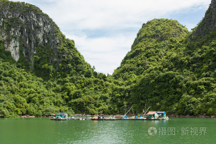 漂浮在渔人村公顷长湾