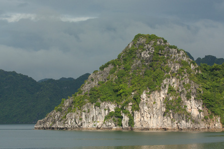 越南下龙湾湾，石灰石岩