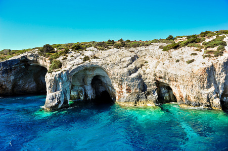 著名的洞穴，清澈的水在zakynthos岛格里