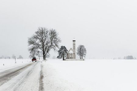 冬季风景与教会在德国