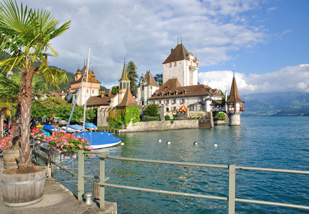 oberhofen 瑞士的图恩湖城堡