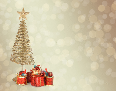 与黄金金属 firtree 和上的礼物圣诞贺卡
