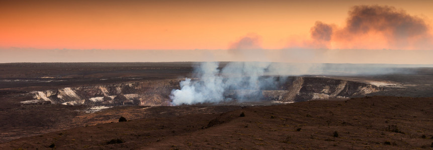 日落时 halemaumau 火山口