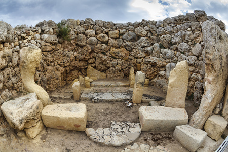 马耳他岛 戈佐岛 ggantija 寺庙 3600公元前 3000 年，废墟巨石复杂建成分三个阶段的和牧民的 in